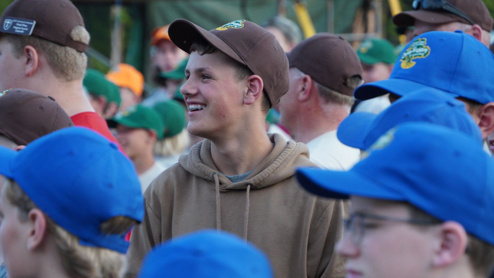 stand-firm-digital-world-feat